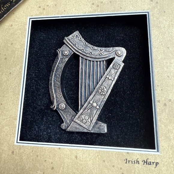 Celtic Shadow Box Collection Bronze Irish Harp Vintage New in Box - Picture 2 of 5